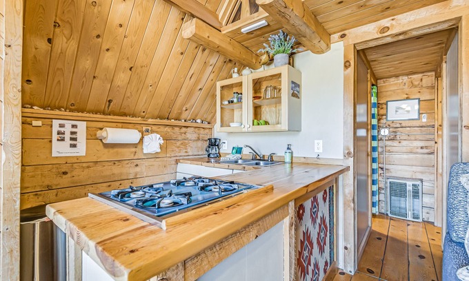 Moab South Valley Cabin | Charming Tiny Home Cabin/Mountain View/Deck