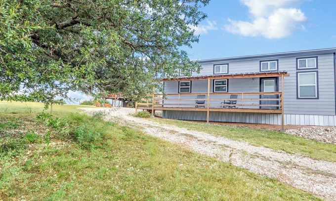 Lampasas House | Charming Tiny Home Near Lake & Hill Country Fun
