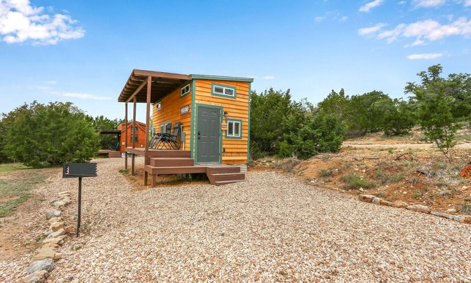 Dripping Springs House | Charming Tiny House in Dripping Springs w/Grill, Fire Pit & Views