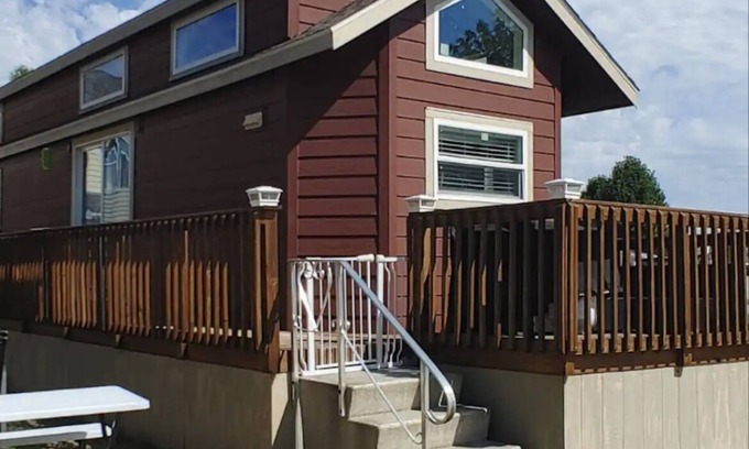 Afton Cabin | Charming tinyhouse at Grand Lake with access to RV resort amenities.