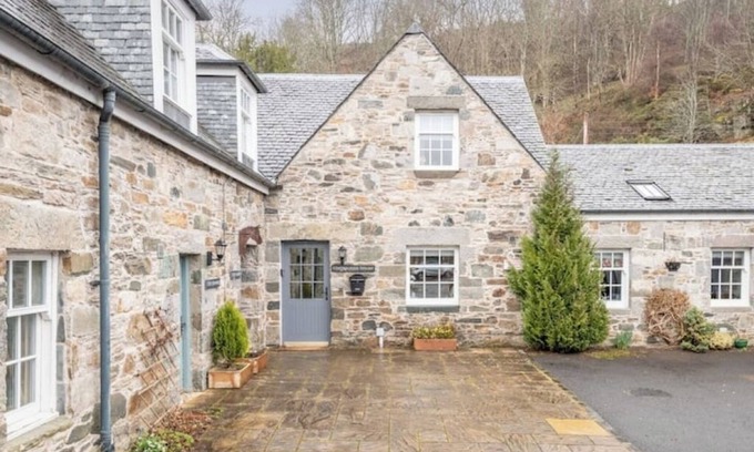 Loch Tay Cottage | Charming Two-Bedroom Cottage in Fortingall, Highland Perthshire