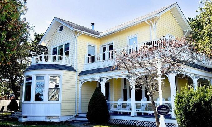 Ocean Park House | Charming Victorian beach house 5 bedrooms. 50 steps to the beach