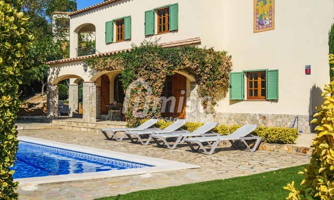 Calonge Villa | Charming Villa Isabela at the edge of the Costa Brava