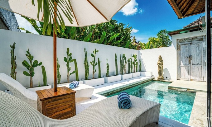 Padonan Villa | Charming Villa Sunflower with private Pool -Canggu
