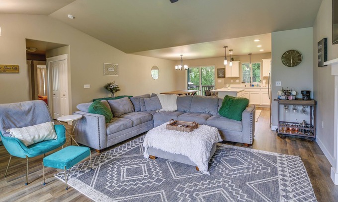 Wasilla House | Charming Wasilla Getaway w/Fireplace & Gas Grill!