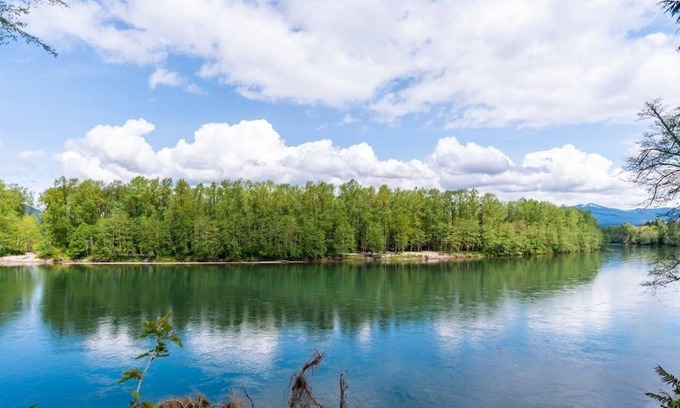 Sedro-Woolley House | Charming Waterfront Retreat with Fireplace
