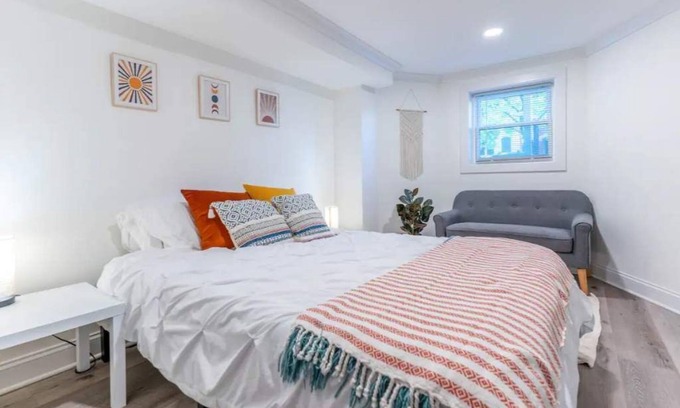 Wrigleyville Apartment | Charming Wrigleyville Home Close to the Cubs!