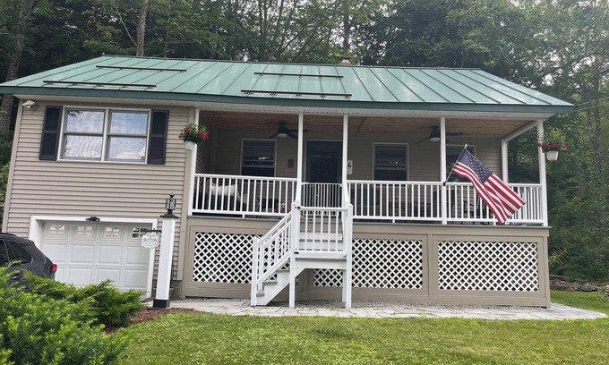 Sutton House | Charming year round 2 bedroom 2 bath house.
