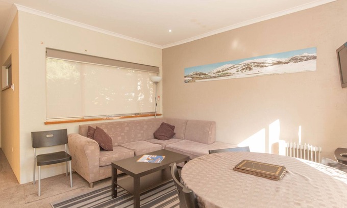 Jindabyne House | Charvel - 1/35 Gippsland Street