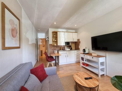 Hamelin Apartment | Charysma - Rosso-Suite, warmes & stilvolles Design, Terrasse, Parkplatz