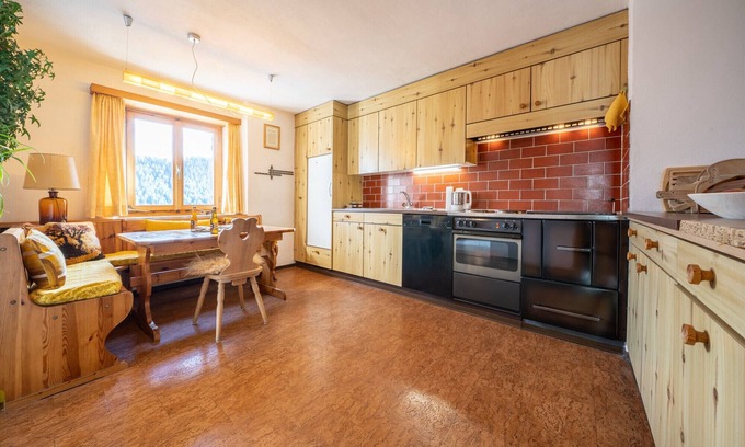 Vna Apartment | Chasa Rosa 2: 2.5-room apartment in the idyllic and sun-drenched mountain village of Vnà