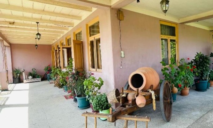 Guria House | Chastni dom u reki
