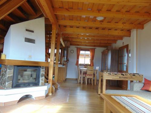 Liptovsky Trnovec Ski Chalet | CHATA JASNA 2km od TATRALANDIE