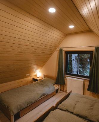 Stiavnicke Bane Ski Chalet | Chata pri 7 jazerách s vyvýšenou terasou