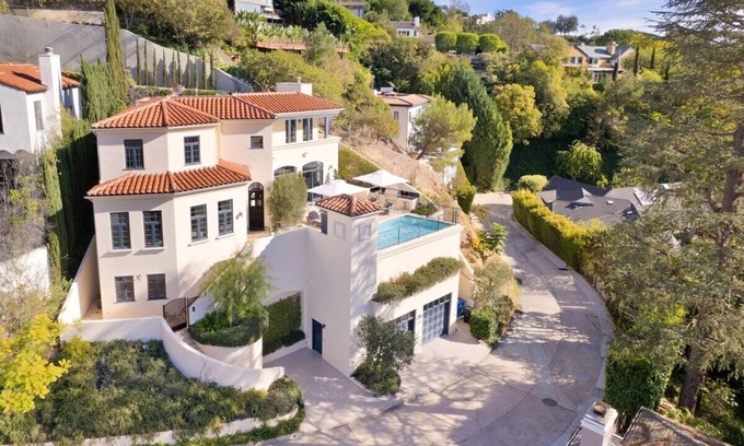 Beverly Hills House | Chateau Beverly Hills by Stay Awhile Villas