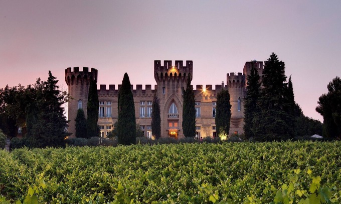 Chateauneuf-du-Pape Hotel | Chateau Des Fines Roches