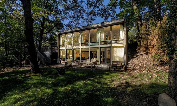 Lawrence House | Chatham House: Indy Retro Retreat - spacious 5-bedroom house with backyard