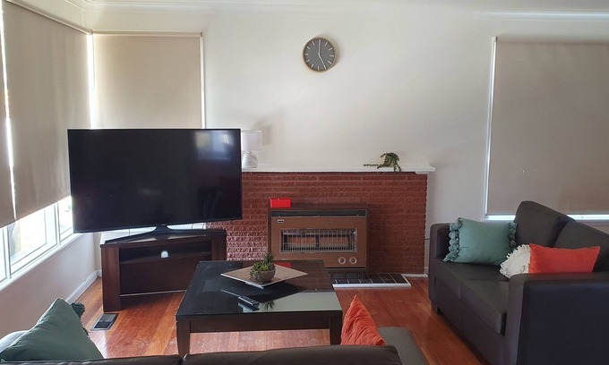 Reservoir House | Cheerful 4-bedroom House With Free Wifi
