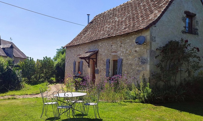Saint-Pierre-de-Maille Cottage | Chenevaux - Pretty 2 bedroom cottage with pool in countryside