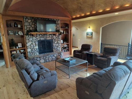 Custer House | Cherry on top lodge