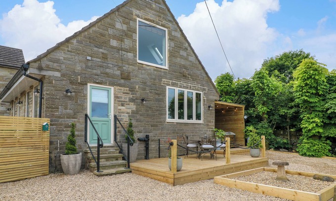 Stonedge Cottage | CHERRY TREE COTTAGE, pet friendly, with hot tub in Chesterfield