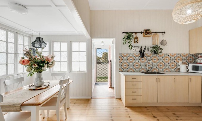 Toowoomba House | Cherry Tree Cottage! CBD Magic!