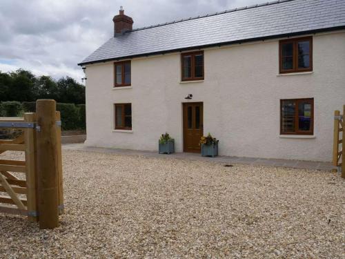 Hay on Wye House | Cherry Trees - 2 bedrooms -Pets Ok - woodburner
