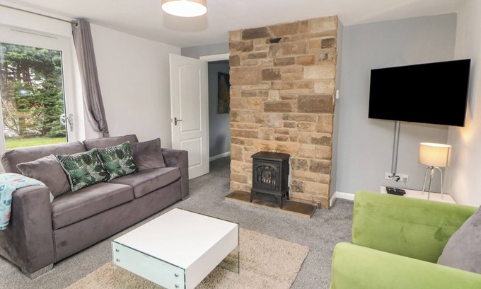 Castleton House | CHESHIRE HOUSE, pet friendly in Castleton, Peak District