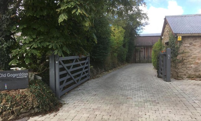 Tan-y-groes Apartment | Chestnut,1 bedroom loft apartment with wood burner