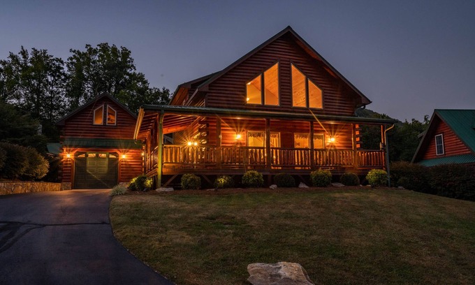 Maggie Valley Cabin | Chestnut Lodge ~ New Cabin by Willow Tree Cabins ~
