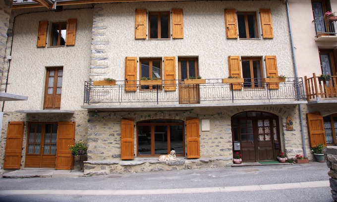 Villar-d'Arene House | Chez Jean Pierre - Charming 17th century house with 7 bedrooms