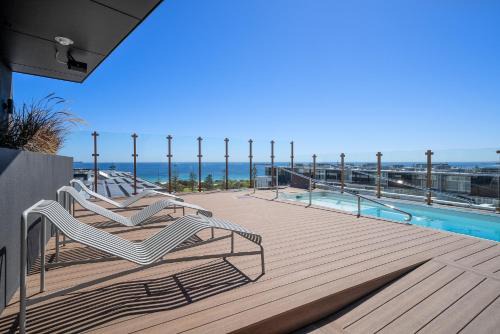 North Fremantle Apartment | Chic 1-Bed Escape in Fremantle with Parking
