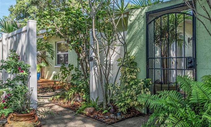 Dunedin Apartment | Chic 1-bedroom apartment with AC, WiFi in awesome Dunedin