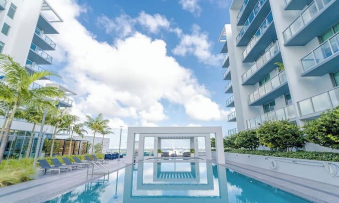 Northeast Miami Apartment | Chic 1BR condo with pool and gym in Design District