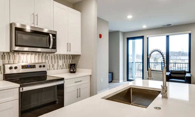 Bloomington Apartment | Chic 2-bedroom apartment with fitness room, WiFi in Bloomington