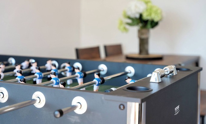 Colchester Apartment | Chic 2 bedroom Flat; wifi, smart TV, foosball table