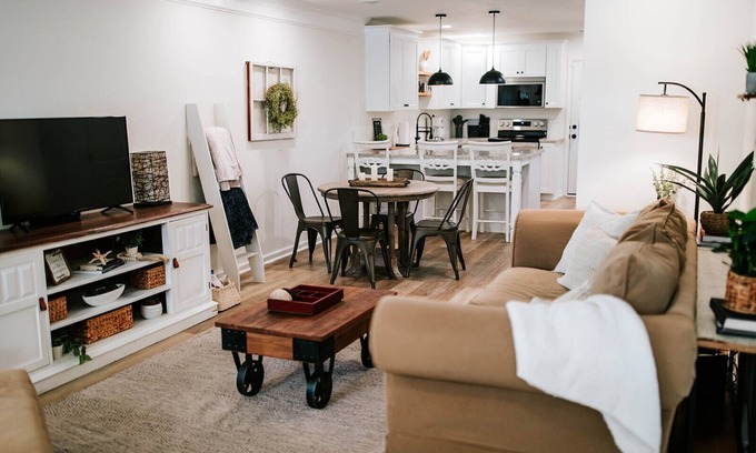 Athens House | Chic 4BR Getaway by MHM Luxury Properties