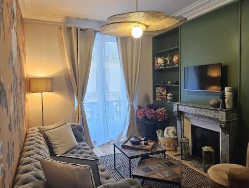 Chaussee-d'Antin Apartment | Chic Apartment By Capucine - Grands Magasins