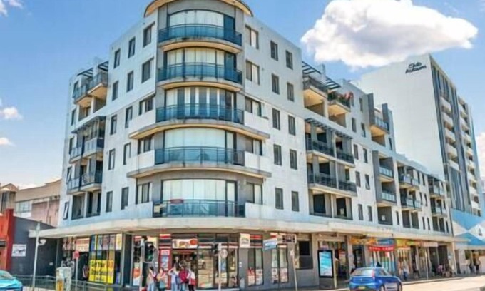 Auburn Apartment | Chic Boutique 2BR Apt | Walk to Station w/Parking