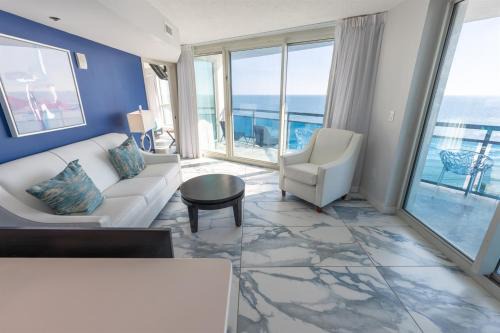 Downtown Myrtle Beach Apartment | Chic condo w hot tub & oceanview balcony