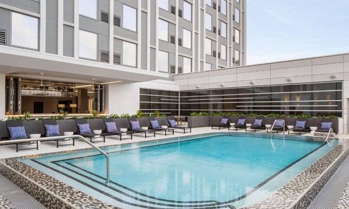 Ludlam Hotel | Chic Getaway in Miami Ideal for Couple Stay - Modern Suite with Pool Access