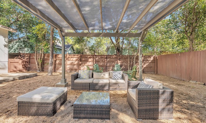 Dawson House | Chic Home-SoCo 1 block-5min Zilker & LadyBirdLake