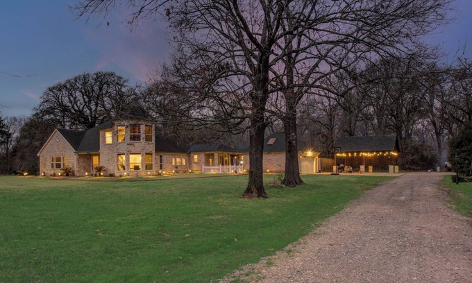 Pointblank House | Chic & Modern Getaway Ranch-Lake Livingston View! Houston/Dallas/Austin Getaway