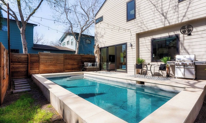 Brentwood House | Chic Poolside Escape - Central Austin 4BR + Pool