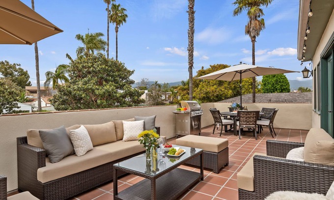 West Beach Condo | Chic Remodeled Condo At West Beach Sure To Charm