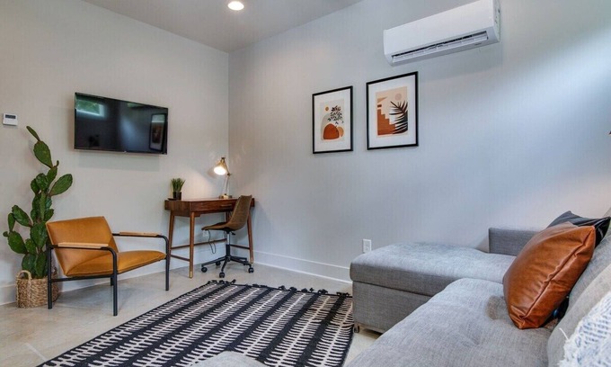 Greenwood House | Chic Retreat + Parking <10 Min From Broadway
