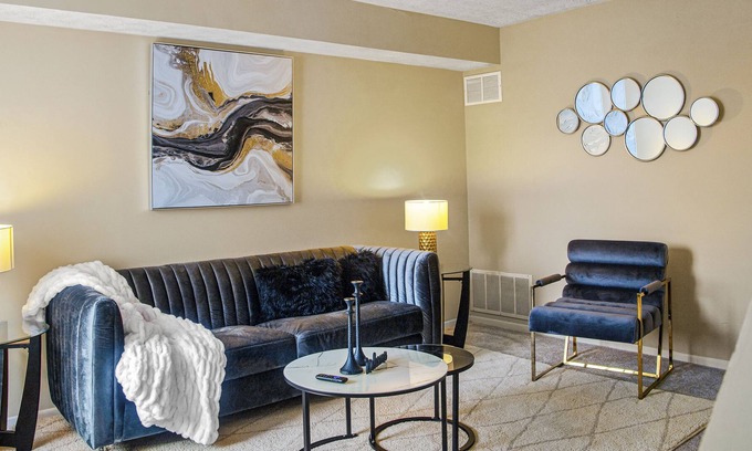 Skyland House | Chic & Spacious Family Oasis ~ Queen Bed ~ Parking