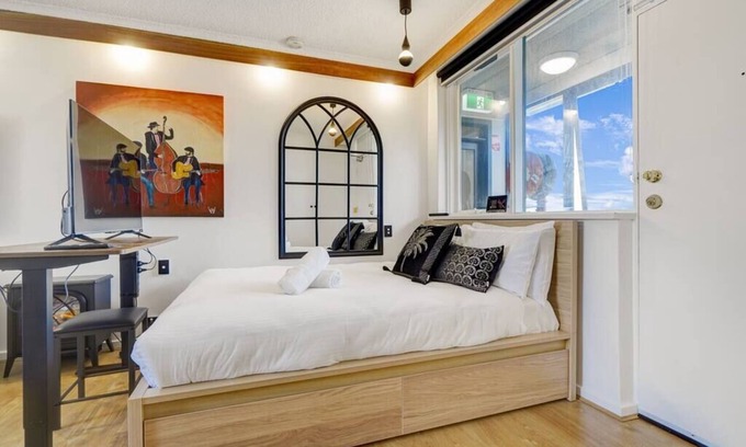 St Kilda Apartment | Chic Studio by Luna Park|Beach+ Free Parking