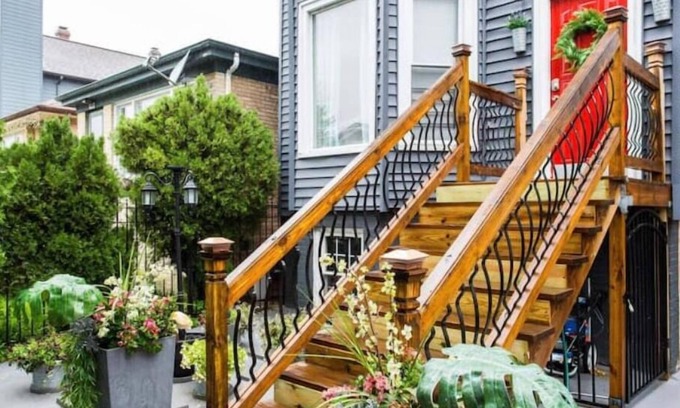 Logan Square Apartment | Chicago Dickens place 1 bd. Garden unit Centralized loc.