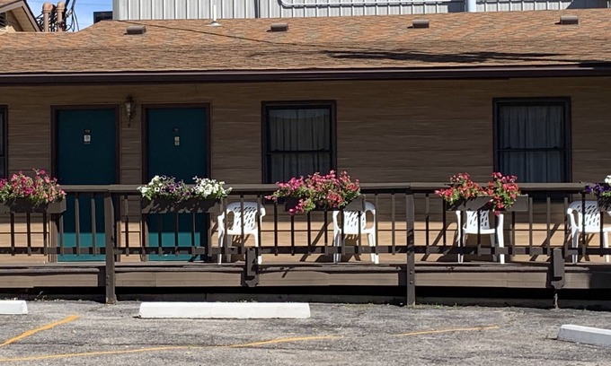 Custer Hotel | Chief Motel